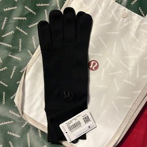 Lululemon Warm Revelation Gloves